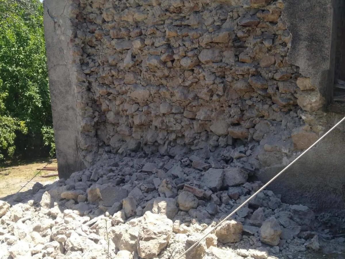 Σεισμοί στην Εύβοια: Διακόπηκε από τα Ρίχτερ βάπτιση, έπαθε ζημιές η εκκλησία – Κατέρρευσε εγκαταλελειμμένο κτίριο 1 whatsapp image 2026 06 07 at 3.04.28 pm
