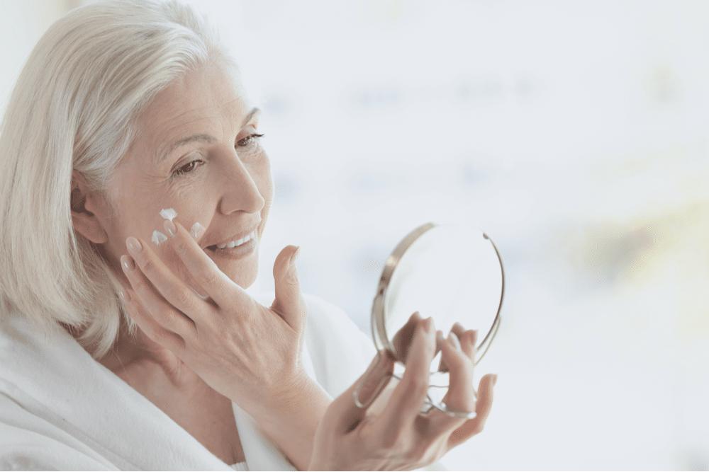Πώς να φροντίσετε το δέρμα που γερνάει 3 skin care for seniors importance tips more