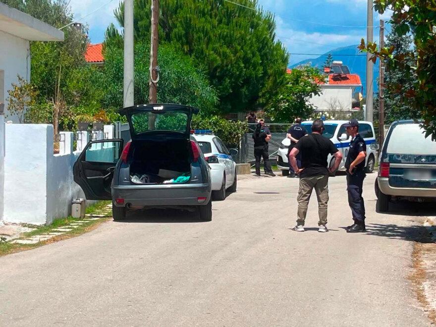 Μαχαιρωμένοι μάνα και γιος στο Αίγιο, ανακρίνεται ο Ιταλός σύντροφος της 54χρονης για το άγριο έγκλημα