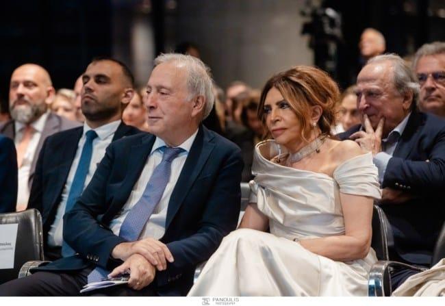 Μιμή Ντενίση: Κούκλες μάνα και κόρη - Με τουαλέτα η Μαριτίνα λίγο πριν ντυθεί νύφη 3 416c0755d4d84d08b89e5044f96d30c8