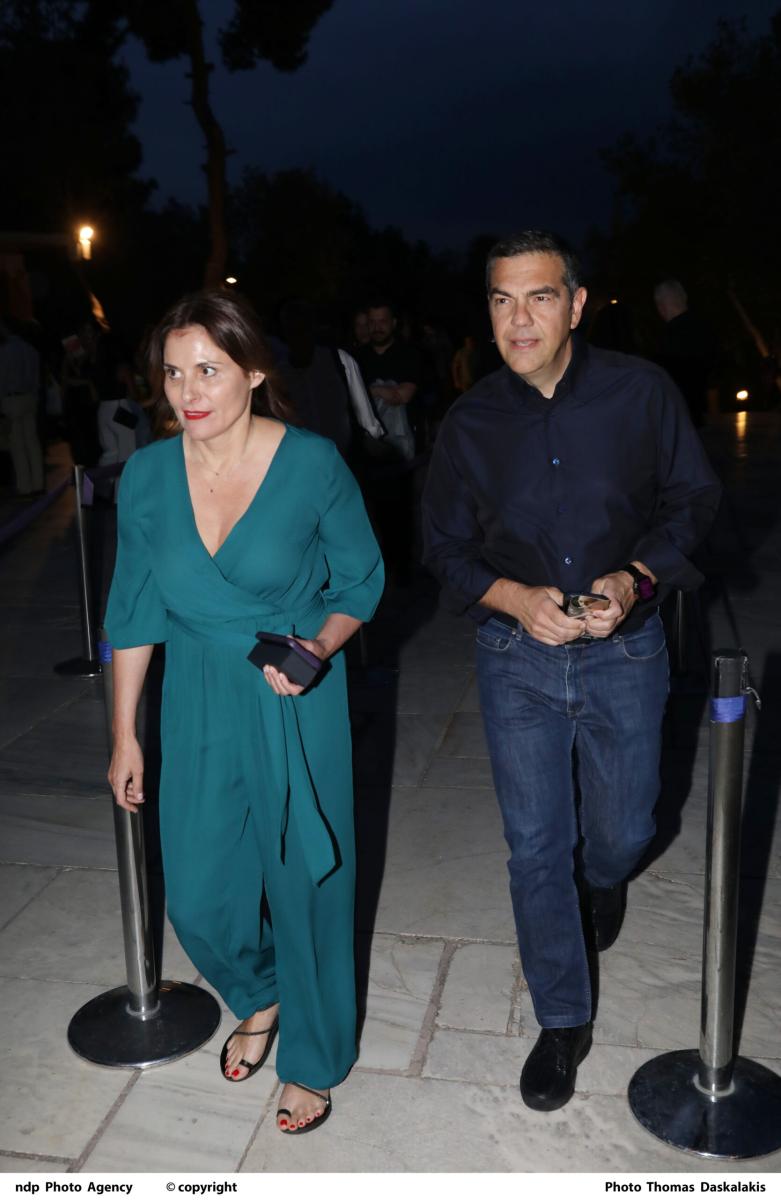Ο Αλέξης Τσίπρας και η Μπέττυ Μπαζιάνα στην παράσταση του Σταμάτη Κραουνάκη στο Ηρώδειο 3 Ο Δημήτρης Κουτσούμπας
