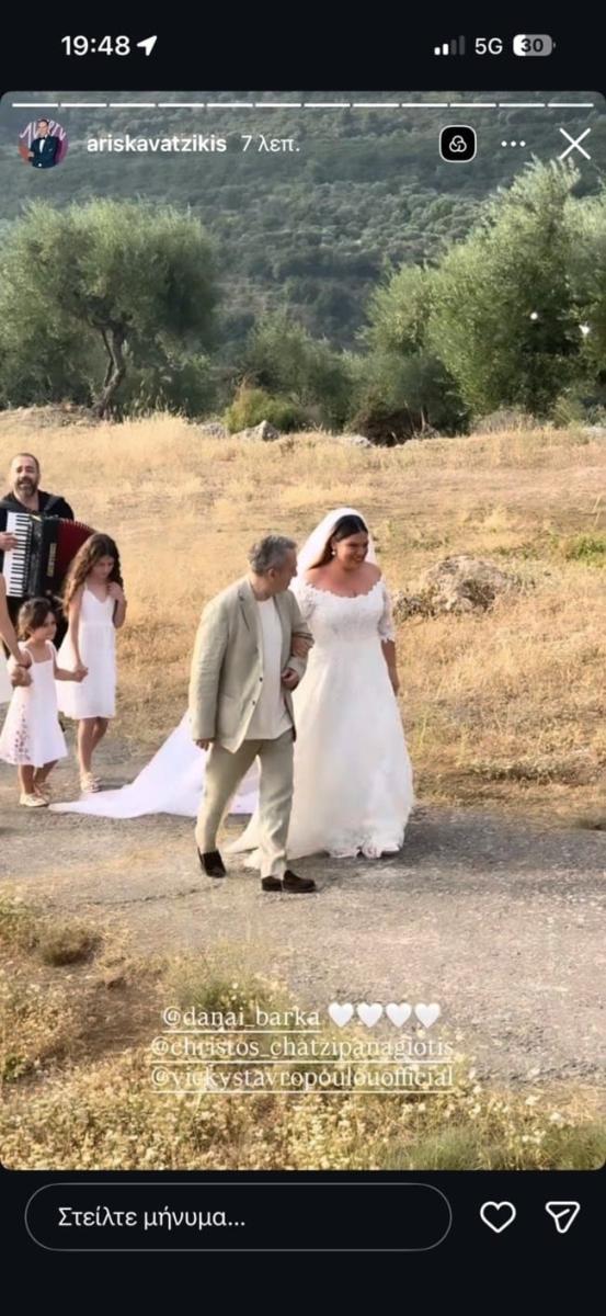 Η πιο συγκινητική στιγμή στον γάμο της Δανάης Μπάρκα και του Φάνη Μπότση 6 444fbe2aece84a2785e59392f2e75db4