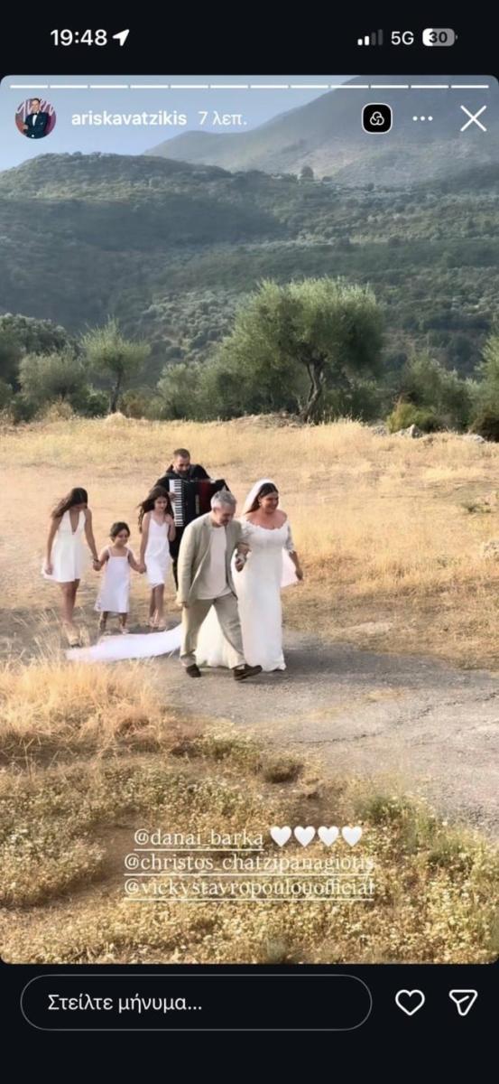 Η πιο συγκινητική στιγμή στον γάμο της Δανάης Μπάρκα και του Φάνη Μπότση 7 f7703118f1904cf087e827d3d9f5088e
