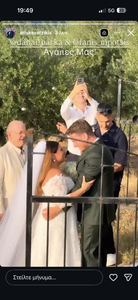 Η πιο συγκινητική στιγμή στον γάμο της Δανάης Μπάρκα και του Φάνη Μπότση 8 8eb39bc9213a4b61a15295bea1e31a42