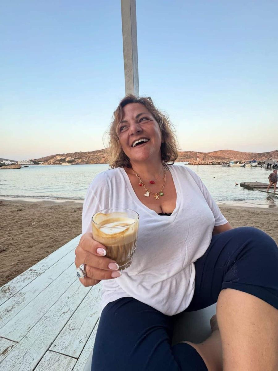 Βίκυ Σταυροπούλου: Ποια είναι η μητέρα της Δανάης Μπάρκα – To διαζύγιο, η πορεία και ο άντρας που σημάδεψε την ζωή της 5 vicky stavropoulou