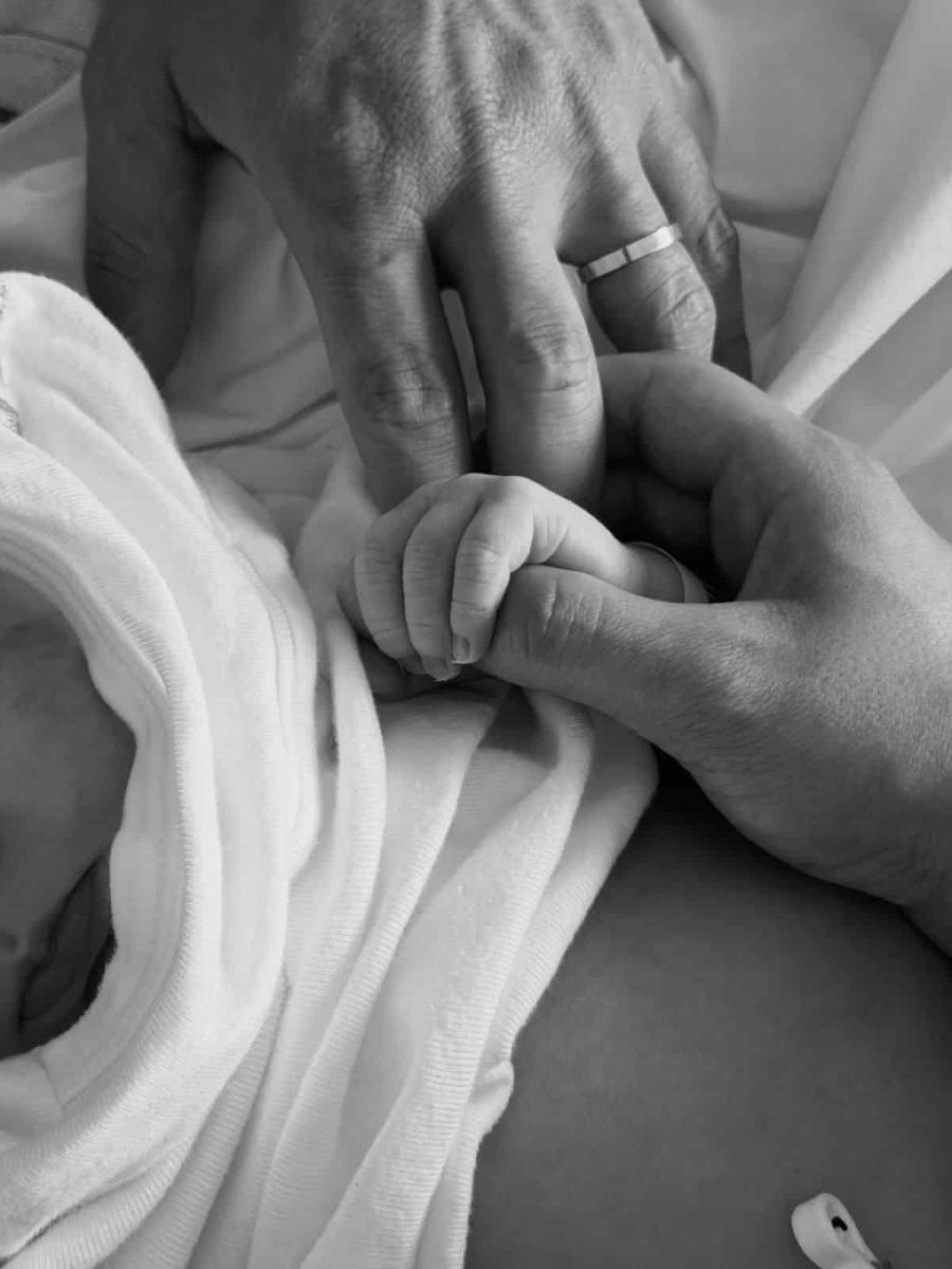 Συγκλονίζει η Μαριαλένα Ρουμελιώτη: Οι νέες φωτογραφίες από το μαιευτήριο και η αποκάλυψη για το πρόβλημα υγείας της 13 44444