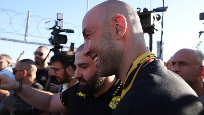 Σπάει=