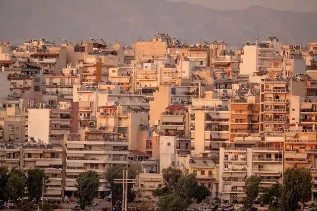 Έρχεται νέος «δημοτικός» ΕΝΦΙΑ από το 2027: Πώς θα επιβληθεί στα ακίνητα – Ποιοι φόροι καταργούνται 1 akinita 640x426 1