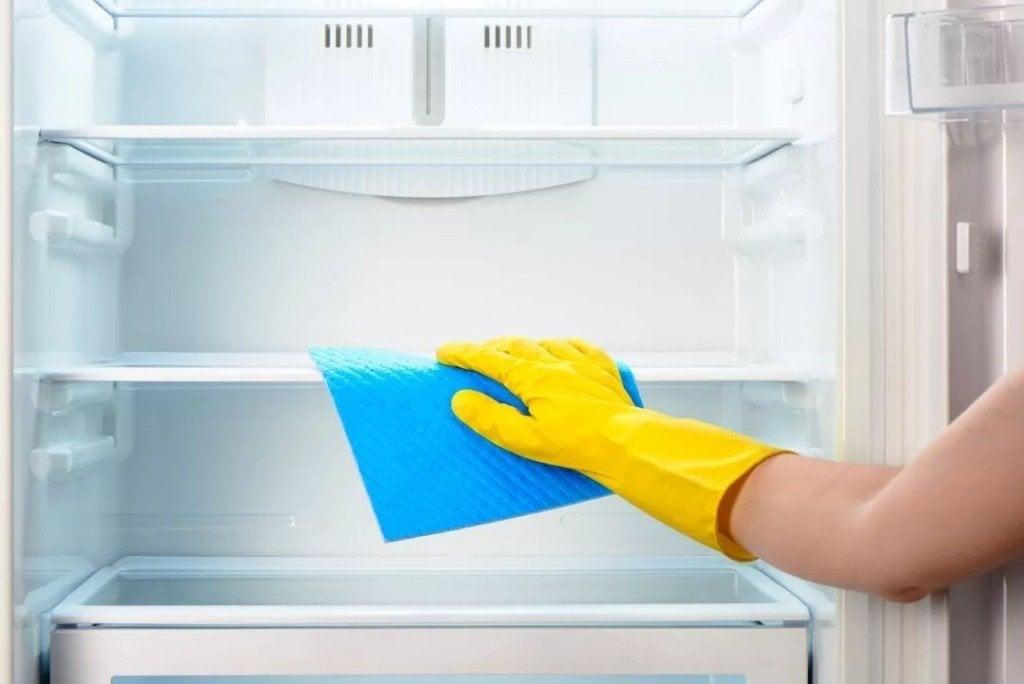 O έξυπνος τρόπος για να καθαρίσετε τον πάγο από την κατάψυξη και να την κάνετε σαν καινούργια 3 70848e23e90c41ab8389038fc54047171
