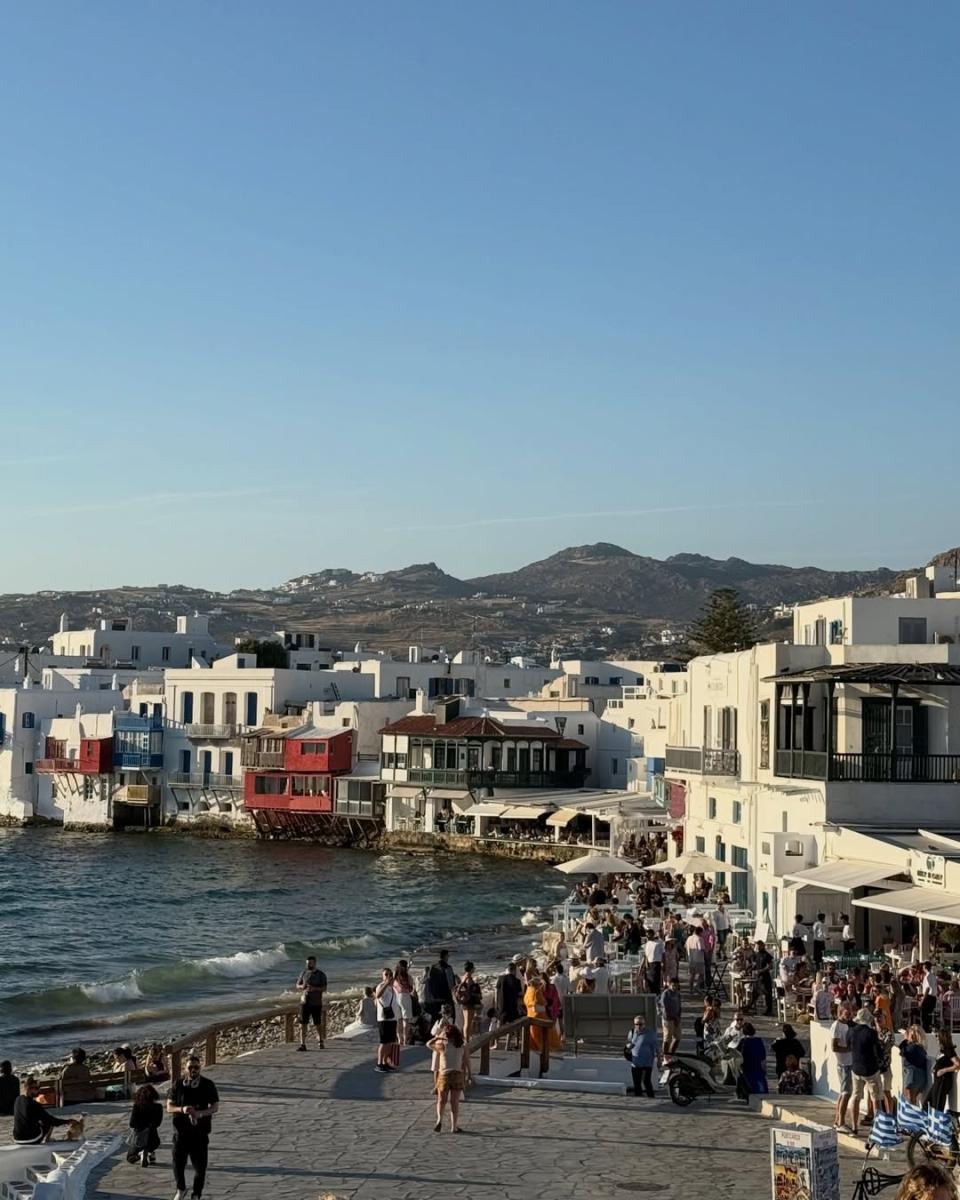 Ο Ιάσονας Μανδηλάς με τον μέλλοντα σύζυγό του στη Μύκονο: «Λίγο κρασί, λίγο θάλασσα και το αγόρι μου» 3 3 15