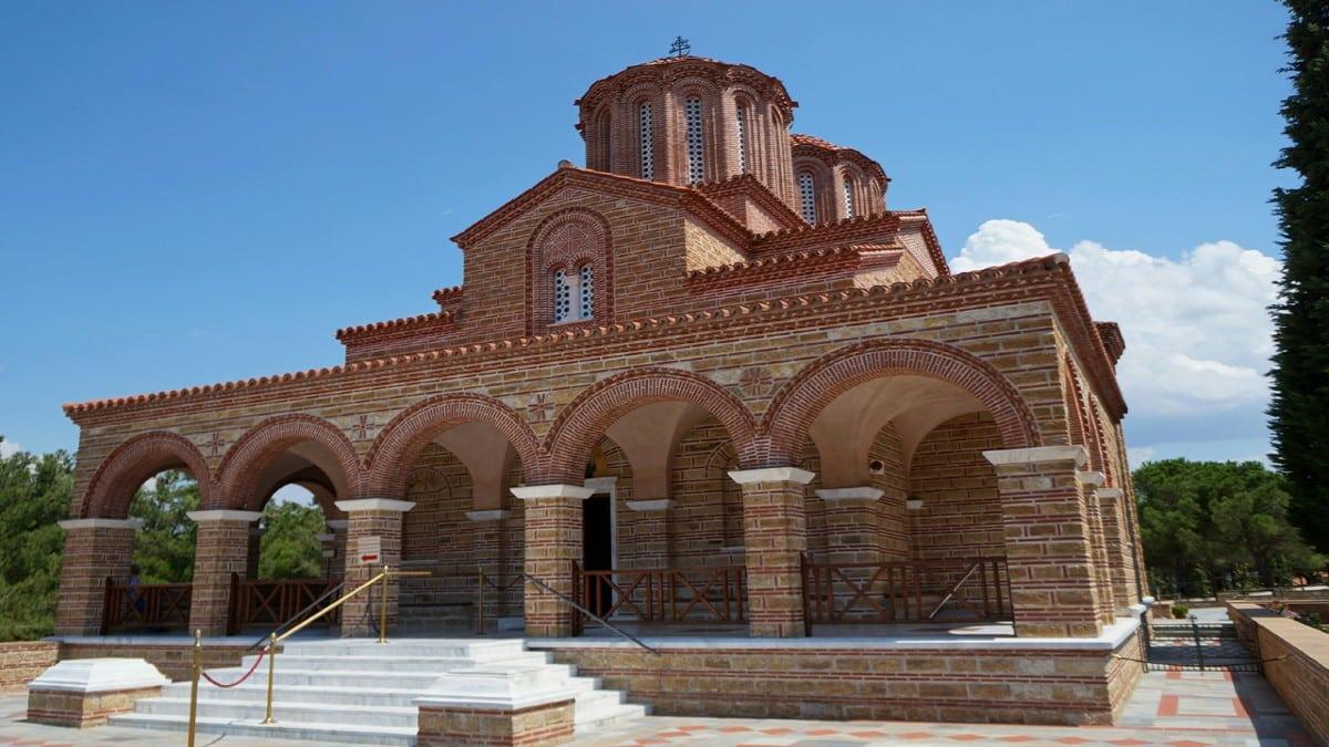 Ουρές πιστών στη Σουρωτή για να προσκυνήσει τον Άγιο Παΐσιο τον Αγιορείτη 3 souroti 1 1