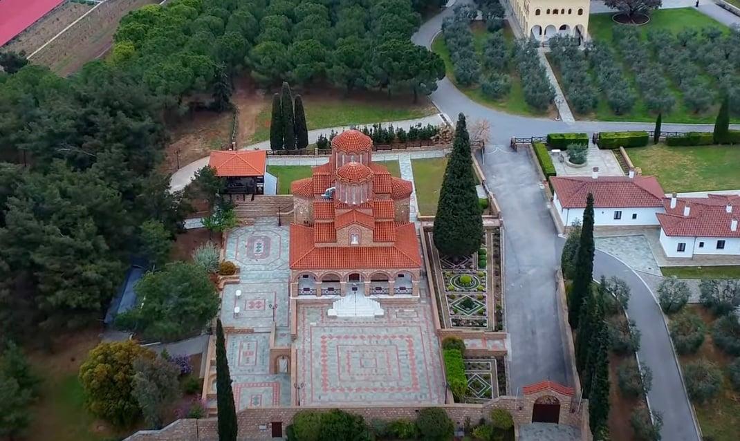 Ο τάφος του Αγίου Παϊσίου σε μοναδικές εικόνες από ψηλά 1 stigmiotypo othonis 2025 07 12 13.23.44