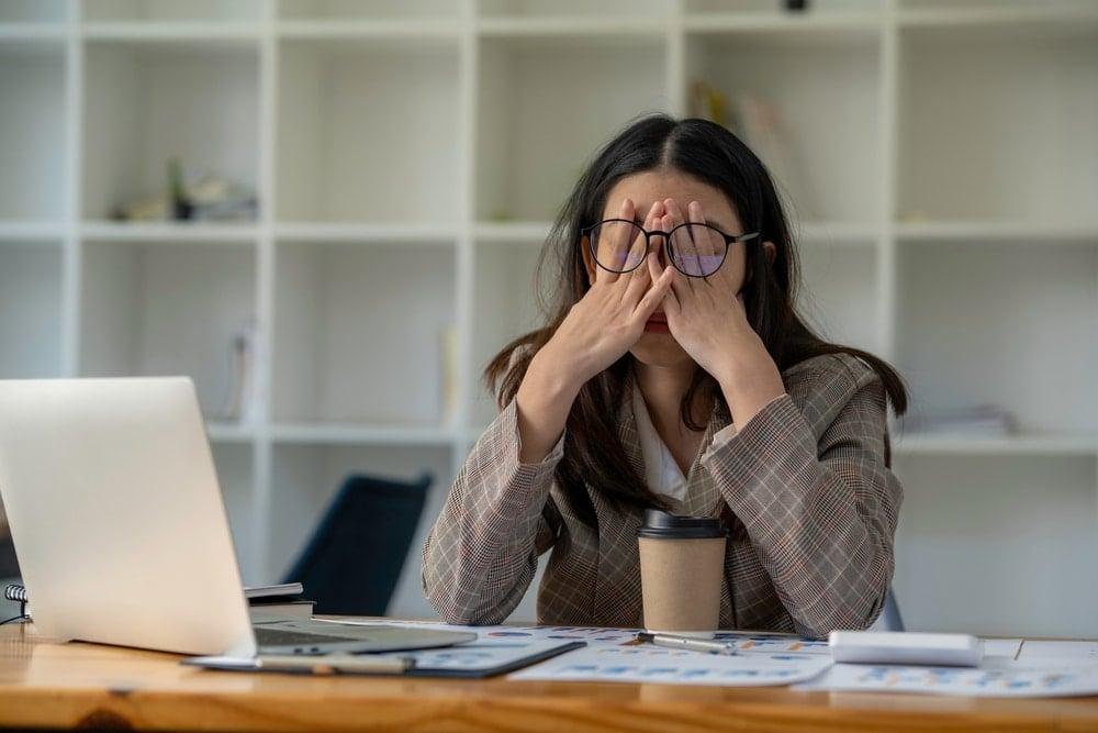 Ποια βιταμίνη παίρνουμε όταν έχουμε κατάθλιψη; Η έλλειψή της συνδέεται με κούραση, πεσμένη διάθεση και προβλήματα μνήμης 2 shutterstock 2142729487