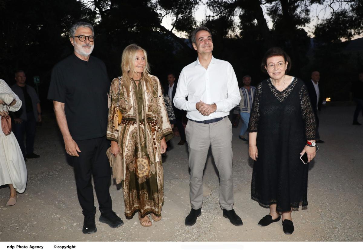 Όλοι γύρισαν να κοιτάξουν τι φοράει: H νέα εντυπωσιακή έθνικ εμφάνιση της Μαρέβας αποδεικνύει το αψεγάδιαστο στυλ της 2 2 39 scaled