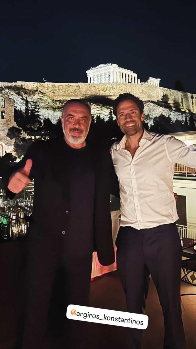 Ίδιος ο μπαμπάς του, Νίκος Τσάκος: Η Σίλια Κριθαριώτη μας έδειξε τον κούκλο 24χρονο γιο της Παναγιώτη 3 ca0958ffb5f94773a9e6dc3b6aa517f3