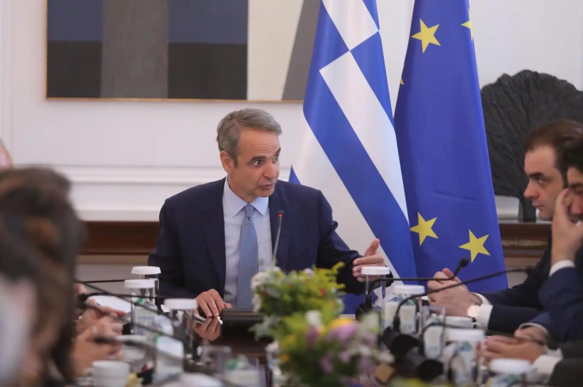 Μητσοτάκης: «Έρχεται νέα πτώση στην τιμή της βενζίνης» 1 mitsotakis pierakakis ypoyrgoi