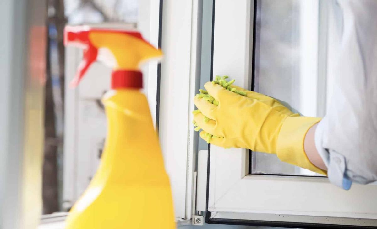 Πώς να καθαρίσετε τα παντζούρια εύκολα και γρήγορα – Το απλό κόλπο για άψογο αποτέλεσμα 3 stigmiotypo othonis 2026 02 22 03.15.50