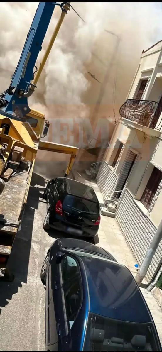 Καρέ-καρέ η στιγμή που καταρρέει η πολυκατοικία στα Πετράλωνα - Η στιγμή που γέρνει και πέφτει 3 petralona 3 3