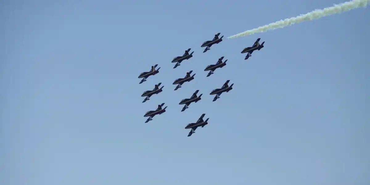 Γιατί θα πετάξουν αεροπλάνα πάνω από την Αττική το απόγευμα της Πέμπτης 2 dielefseis machitikon pano apo tin attiki simera logo tis orkomosias neon axiomatikon tis scholis ikaron 1782993744 8933