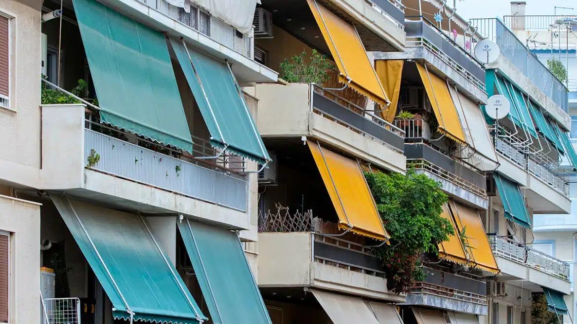 Τα πάνω-κάτω στις πολυκατοικίες: «Σπάνε» ή ενώνονται τα οροφοδιαμερίσματα - Τι προβλέπεται για τα απλήρωτα κοινόχρηστα 1 maketa athina polykatoikies