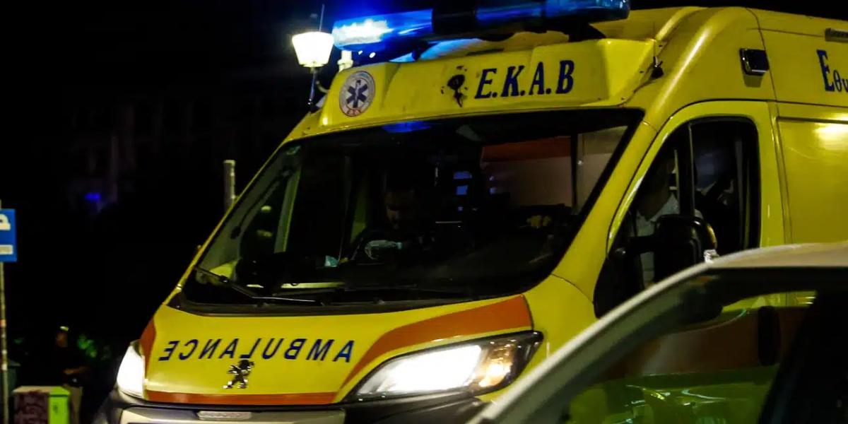 Νεκρή βρέθηκε γυναίκα στο σπίτι της - Εντοπίστηκαν πατημασιές 2 asthenoforo ekab ekav.jpg
