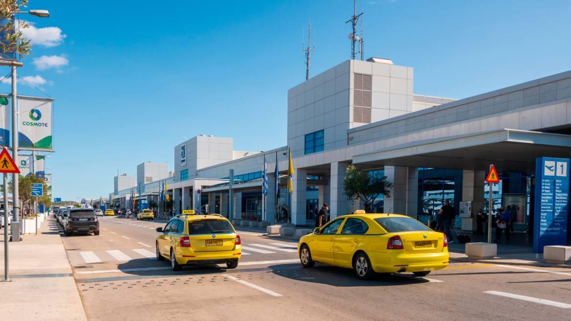 Στα χέρια της Τροχαίας έπεσε ένας νεαρός οδηγός, ο οποίος μετέτρεψε το Ταξί του σε μέσο αισχροκέρδειας εις βάρος ανυποψίαστων επιβατών.