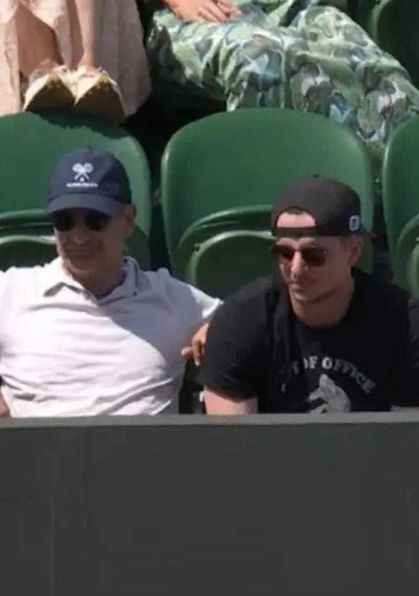 Ο Μητσοτάκης στο Wimbledon για τον αγώνα της Μαρίας Σάκκαρη με την Τζασμίν Παολίνι 2 stigmiotypo othonis 2026 07 04 17.40.11