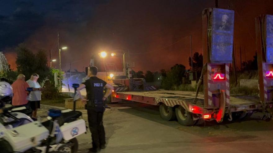 Νέα μεγάλη φωτιά στο Ωραιόκαστρο: Εκκενώνεται προληπτικά το Ίδρυμα Χρόνιων Παθήσεων «Άγιος Παντελεήμονας» - Eνισχύθηκαν οι δυνάμεις 2 oreokastro 1