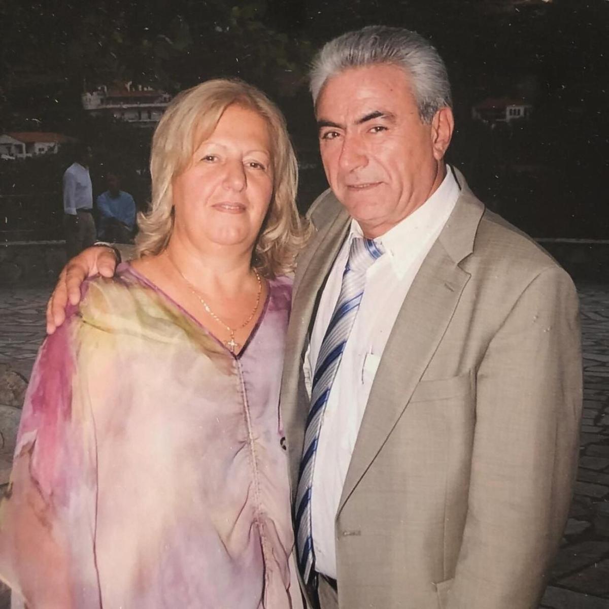 Έλενα Παπαρίζου: «Είναι η πρώτη φορά που θα το πω αυτό - Έχε χάρη που κρατούσα τον πατέρα μου» 1 goneis paparizou