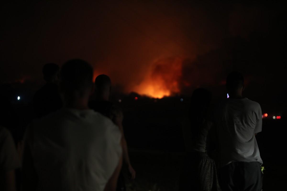Πύρινος εφιάλτης στο Ωραιόκαστρο: Εκρήξεις, καπνοί και ολονύχτια μάχη