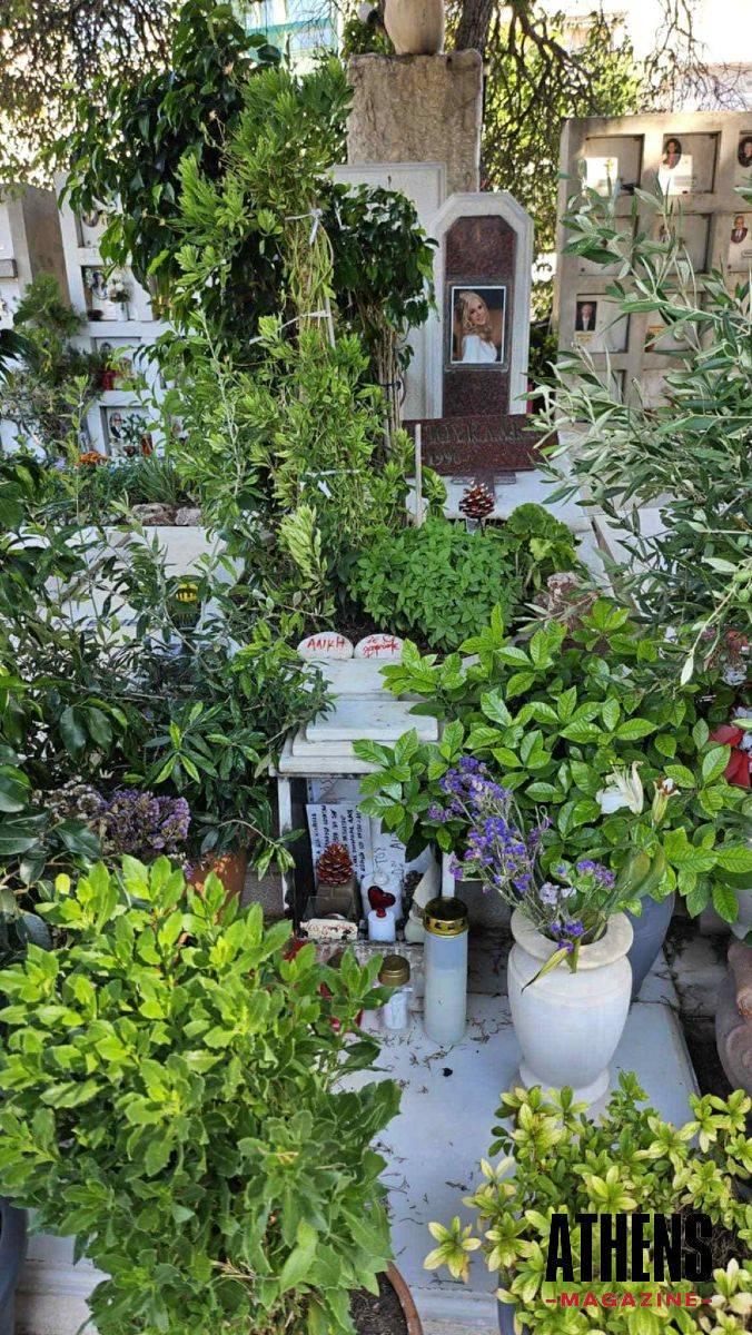 Ιεροσυλία! Άνοιξαν τον τάφο της Βουγιουκλάκη 30 χρόνια μετά τον θάνατο της - Σοκαριστική εικόνα 2 vougiouklaki tafos athens