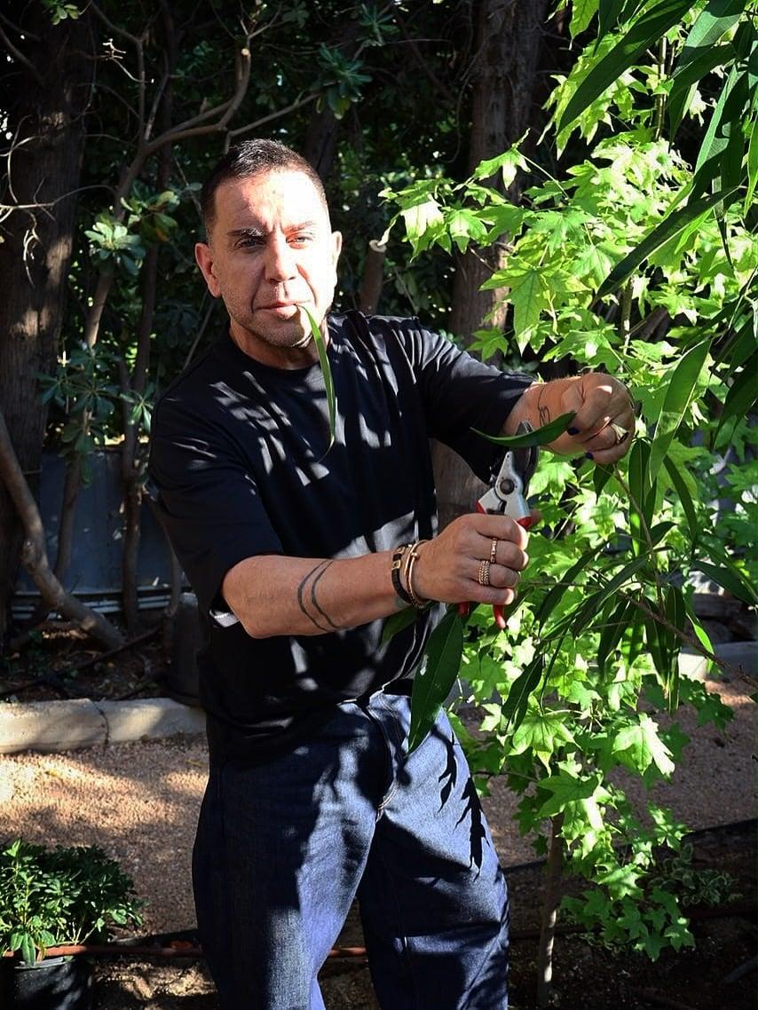 Ο Γιώργος Μαζωνάκης σε ρόλο αγρότη – Οι φωτογραφίες που δημοσίευσε 1 1 25