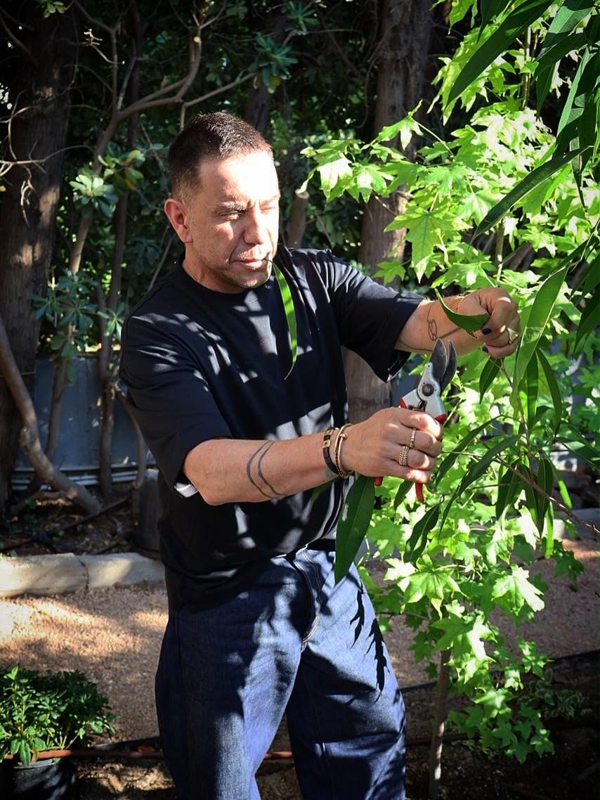Ο Γιώργος Μαζωνάκης σε ρόλο αγρότη – Οι φωτογραφίες που δημοσίευσε 2 2 14