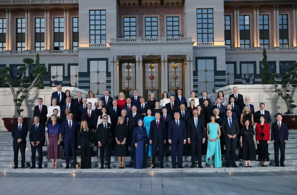 Τι σέρβιρε ο Ερντογάν στους ηγέτες του ΝΑΤΟ - Το λουκούλλειο γεύμα 1 c65acd2b nato zirvesinde cift baslilik cekyayi iki isim temsil etti