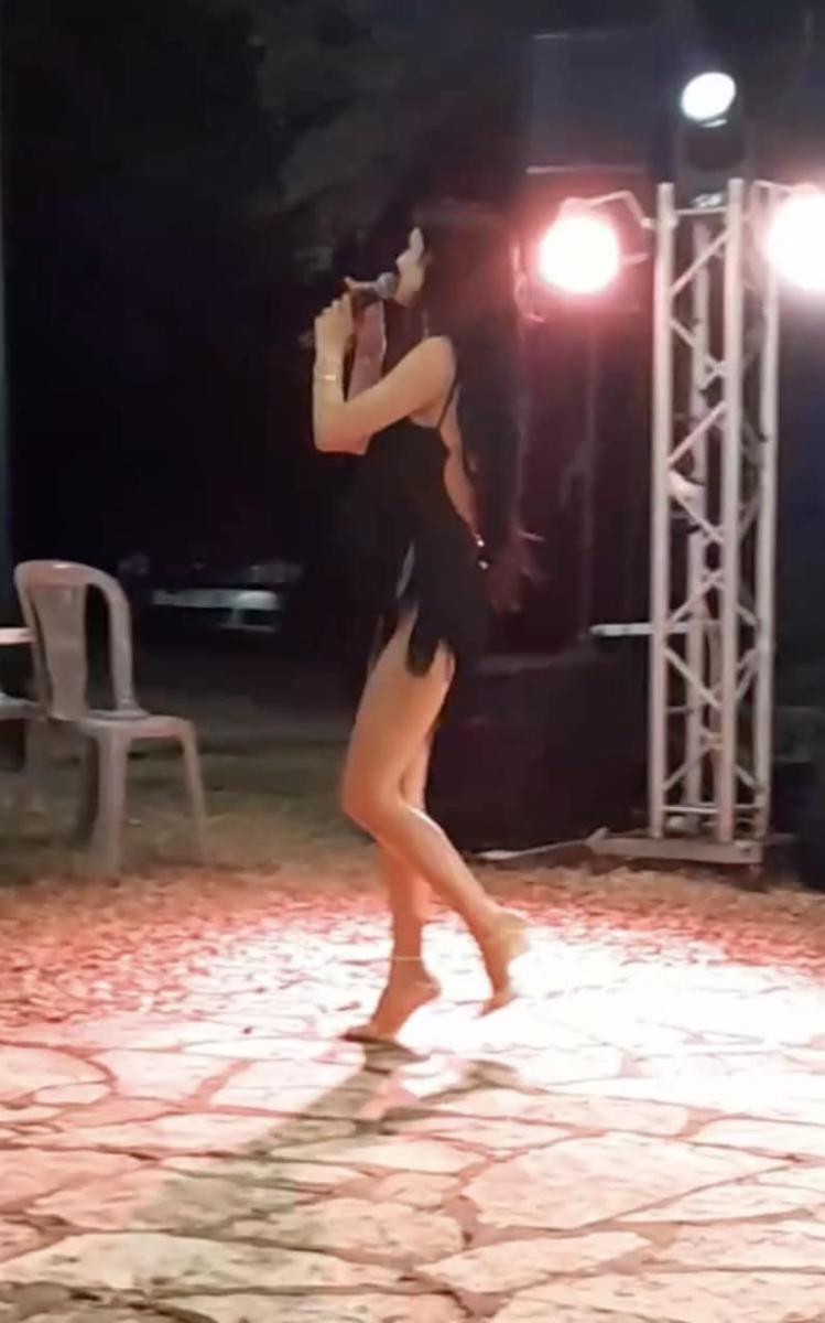 Χαμός με καλλονή τραγουδίστρια σε πανηγύρι στην Φιλιππιάδα - Ξεσήκωσε τους πάντες με τις χορευτικές της ικανότητες 2 stigmiotypo othonis 2026 07 08 02.04.07