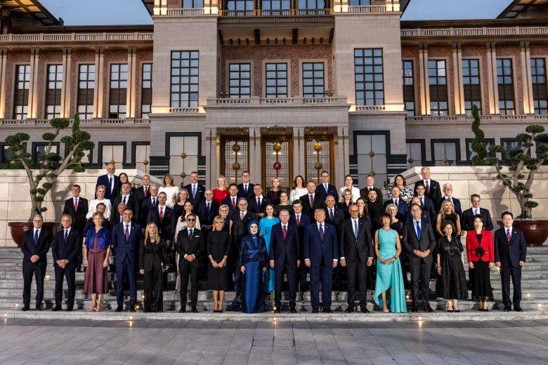 «Δεν πας ντυμένη έτσι» - Χαμός με την εμφάνιση της Μαρέβας Μητσοτάκη στην Τουρκία 3 sinodos nato