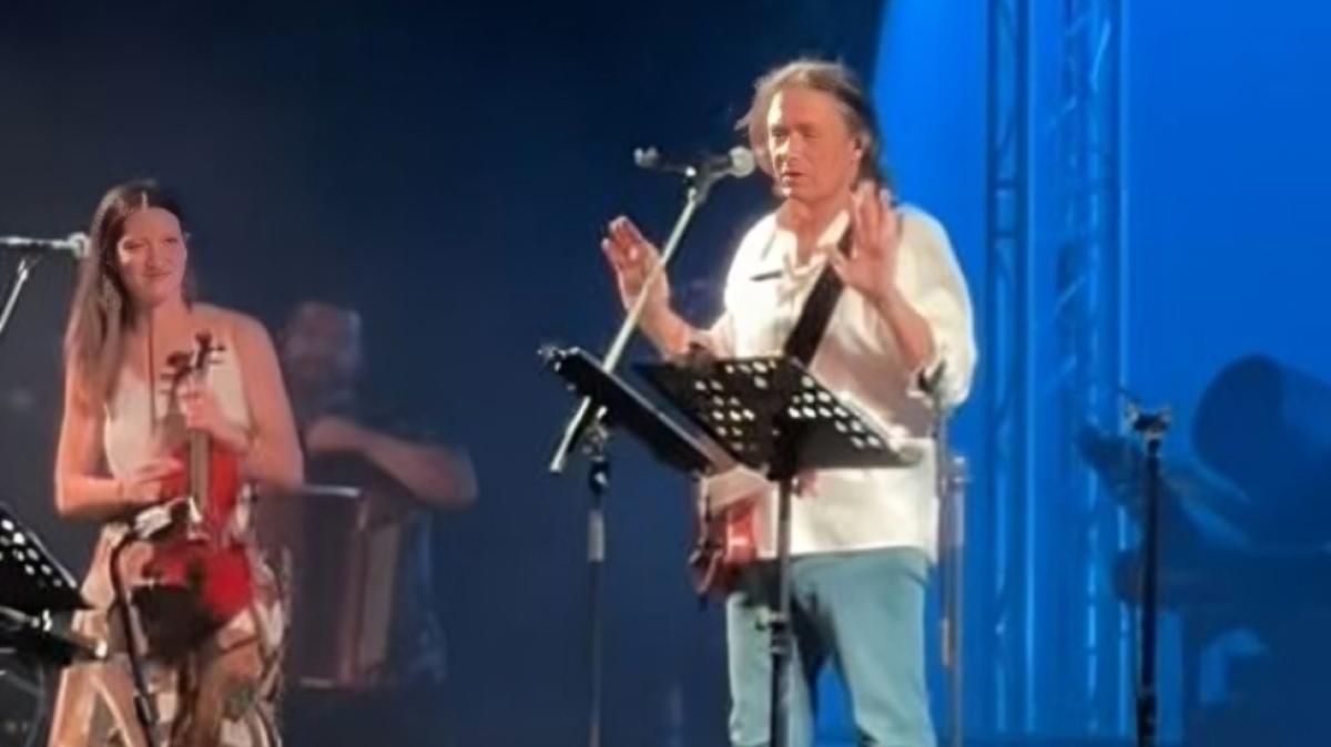 Ο Γιάννης Κότσιρας δεν δίστασε να διακόψει τη συναυλία του για να διορθώσει το κοινό που τραγουδούσε λάθος τους στίχους από το αγαπημένο τραγούδι «Πώς μπορώ».
