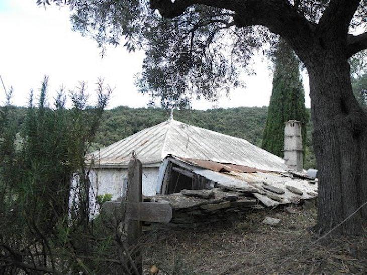 Σπάνιες εικόνες: Αυτό ήταν το κελί του Αγίου Παϊσίου στον Τίμιο Σταυρό – Φωτογραφίες από το εσωτερικό του 3 06 730x547 1 730x547 1