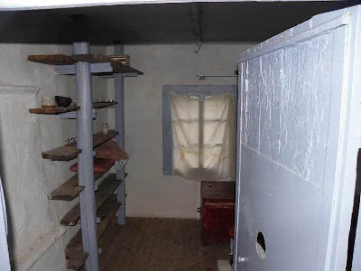 Σπάνιες εικόνες: Αυτό ήταν το κελί του Αγίου Παϊσίου στον Τίμιο Σταυρό – Φωτογραφίες από το εσωτερικό του 12 14 1 730x547 1 730x547 1