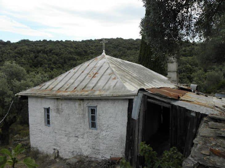 Σπάνιες εικόνες: Αυτό ήταν το κελί του Αγίου Παϊσίου στον Τίμιο Σταυρό – Φωτογραφίες από το εσωτερικό του 13 15 730x547 1 730x547 1