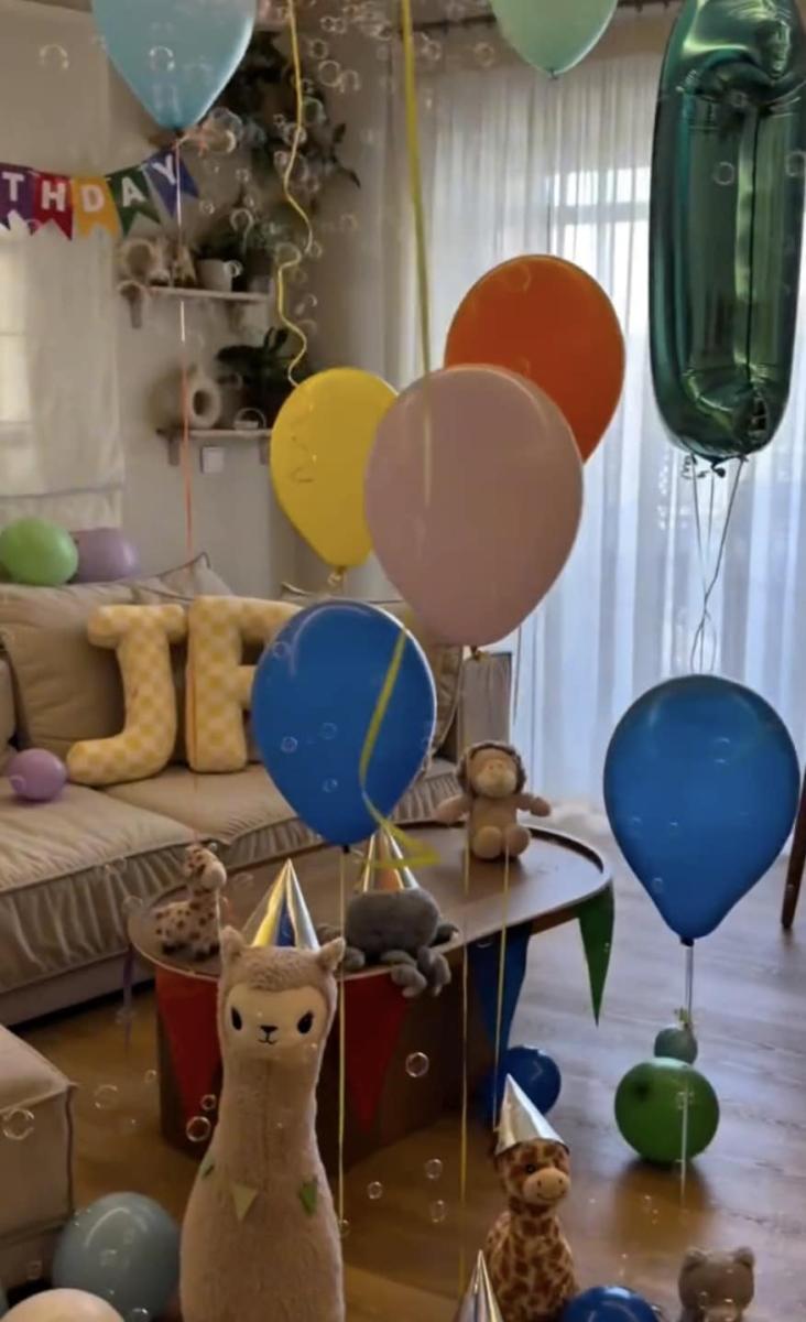 «365 ημέρες μαζί σου»: Ευρυδίκη Βαλαβάνη και Γρηγόρης Μόργκαν στο πρώτο πάρτι γενεθλίων του γιου τους - Το τρυφερό βίντεο 1 stigmiotypo othonis 2026 07 12 03.20.07