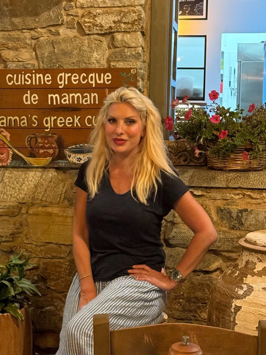 Ελένη Μενεγάκη: Τα καλοκαιρινά σύνολα που διάλεξε στις διακοπές της στη Νάξο - Οι φωτογραφίες 4 3 24 scaled