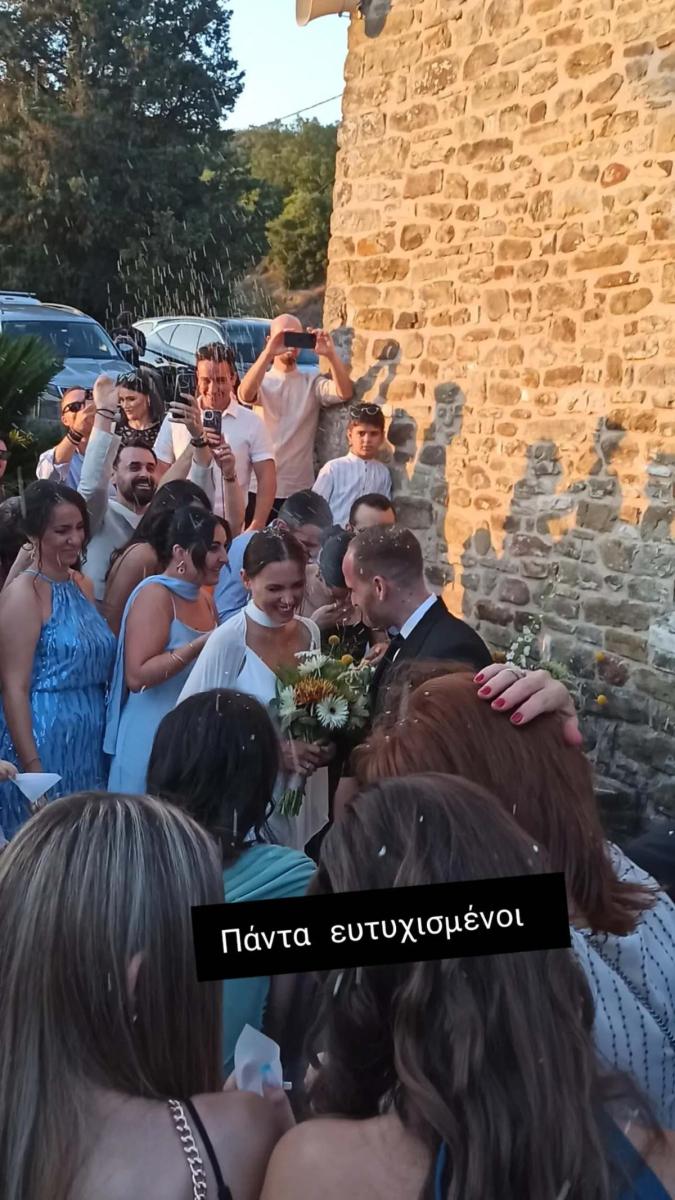 Παντρεύτηκε πρωταγωνίστρια του «Μπαμπά σ’ αγαπώ» - Οι φωτογραφίες από τον γάμο στην Άρτα 3 gamos sakka 3