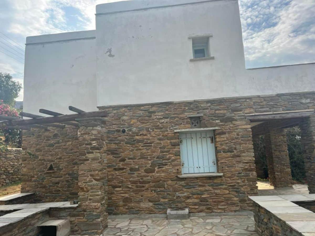 liagkas tinos