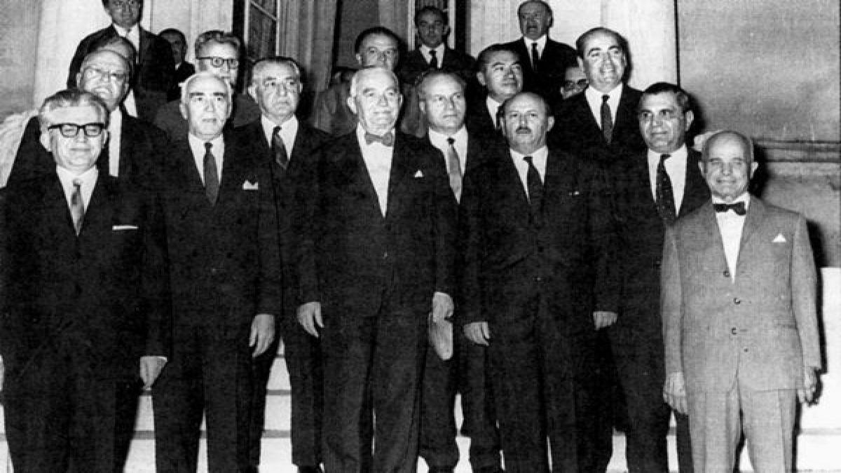 Η Αποστασία του 1965: Η αρχή της πολιτικής εκτροπής