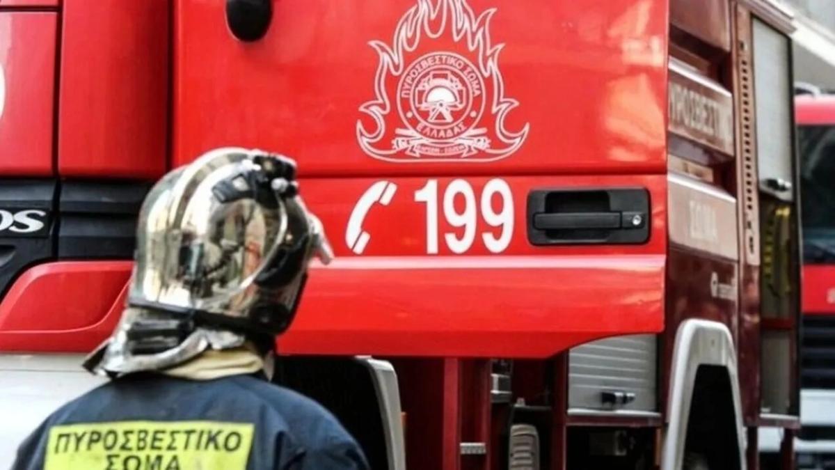 Συναγερμός στην Πυροσβεστική μετά από φωτιά σε κτίριο στην οδό Σκιάθου