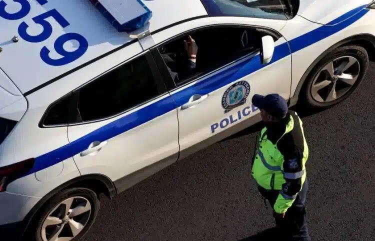 Σοκαριστικό περιστατικό στη Βούλα: Υπάλληλος βενζινάδικου περιέλουσε με πετρέλαιο 92χρονο - Ο αδιανόητος λόγος 2 peripoliko astinomikos 750x482 1