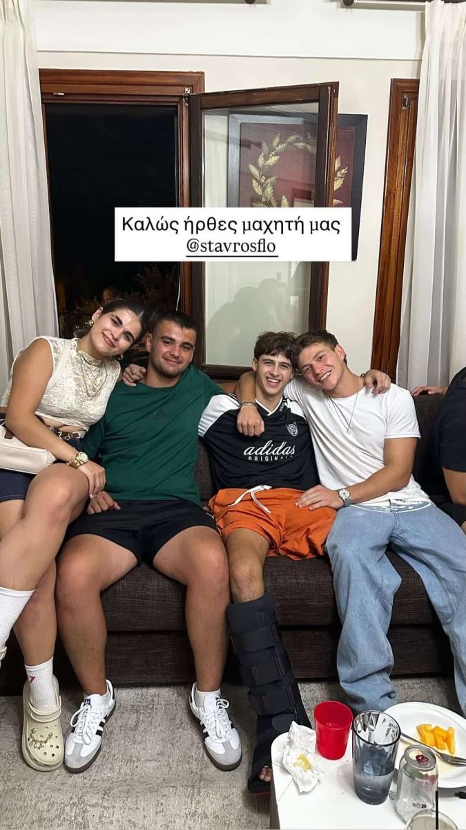 Ο Σταύρος Φλώρος επέστρεψε στην Ελλάδα - Η πρώτη του ανάρτηση & η αγκαλιά 2 2 35