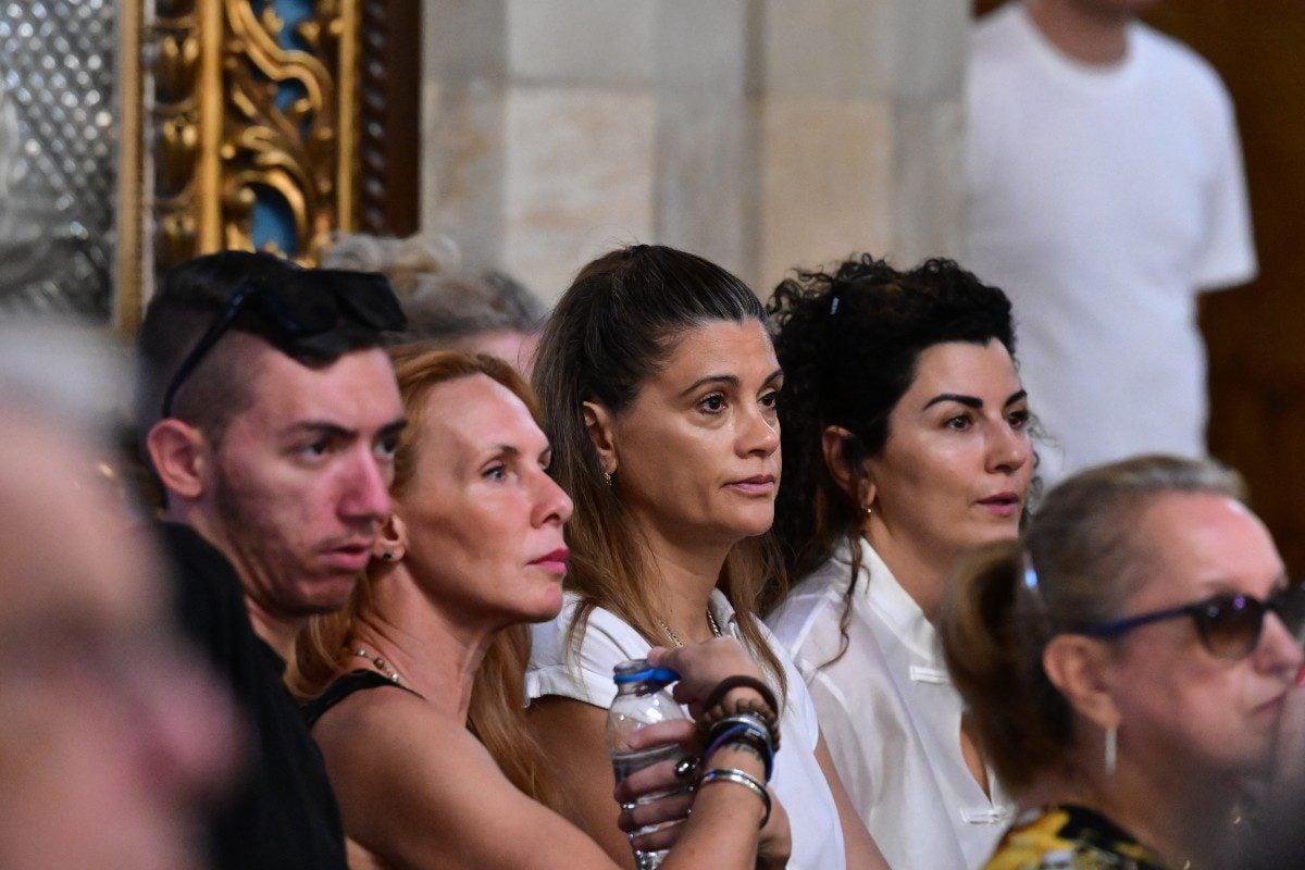 Συγκλόνισε τους πάντες μέσα στην εκκλησία ο επικήδειος της Νίκης Παλλικαράκη στην κηδεία της Μάρως Κοντού – «Κράτησες περήφανο το παιδί μέσα σου» 3 kontou kidia 6