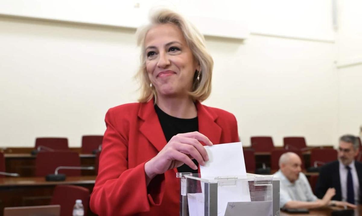 Περήφανη για την καταγωγή της η Ρένα Δούρου - Από εκεί κατάγεται η νέα πρόεδρος του ΣΥΡΙΖΑ 1 stigmiotypo othonis 2026 07 18 17.07.18